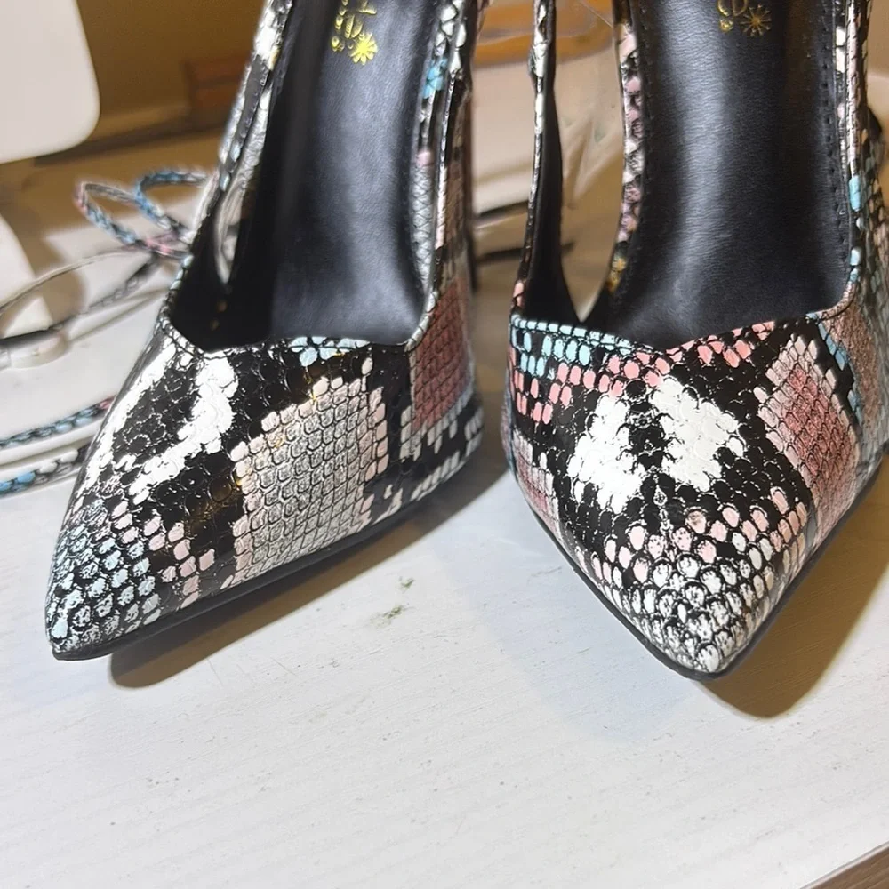 Shoe Dazzle Black and Pink Snakeskin Heels